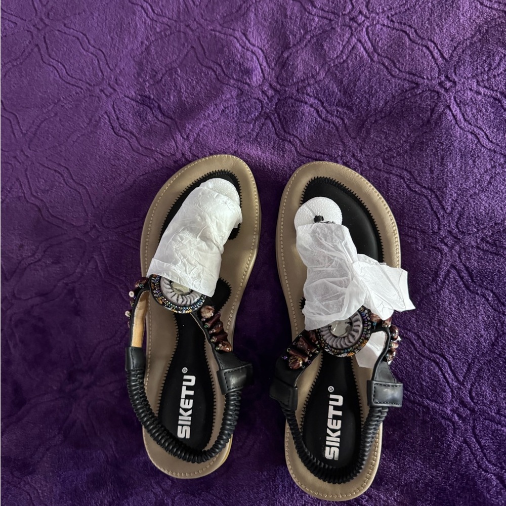 Siketu women’s sandals—7.5